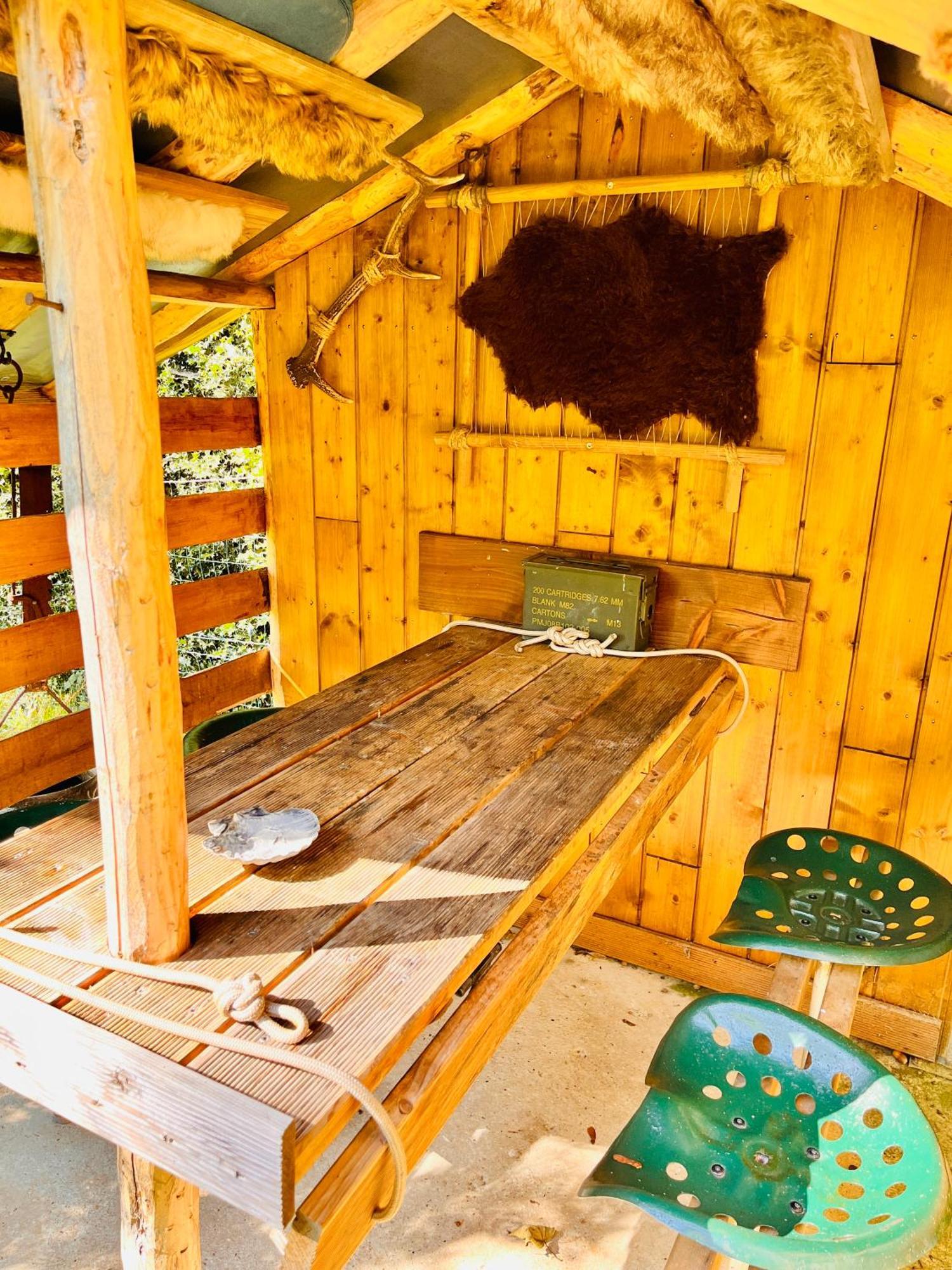 La Cabane Perchee Du Trappeur Ecrainville Экстерьер фото