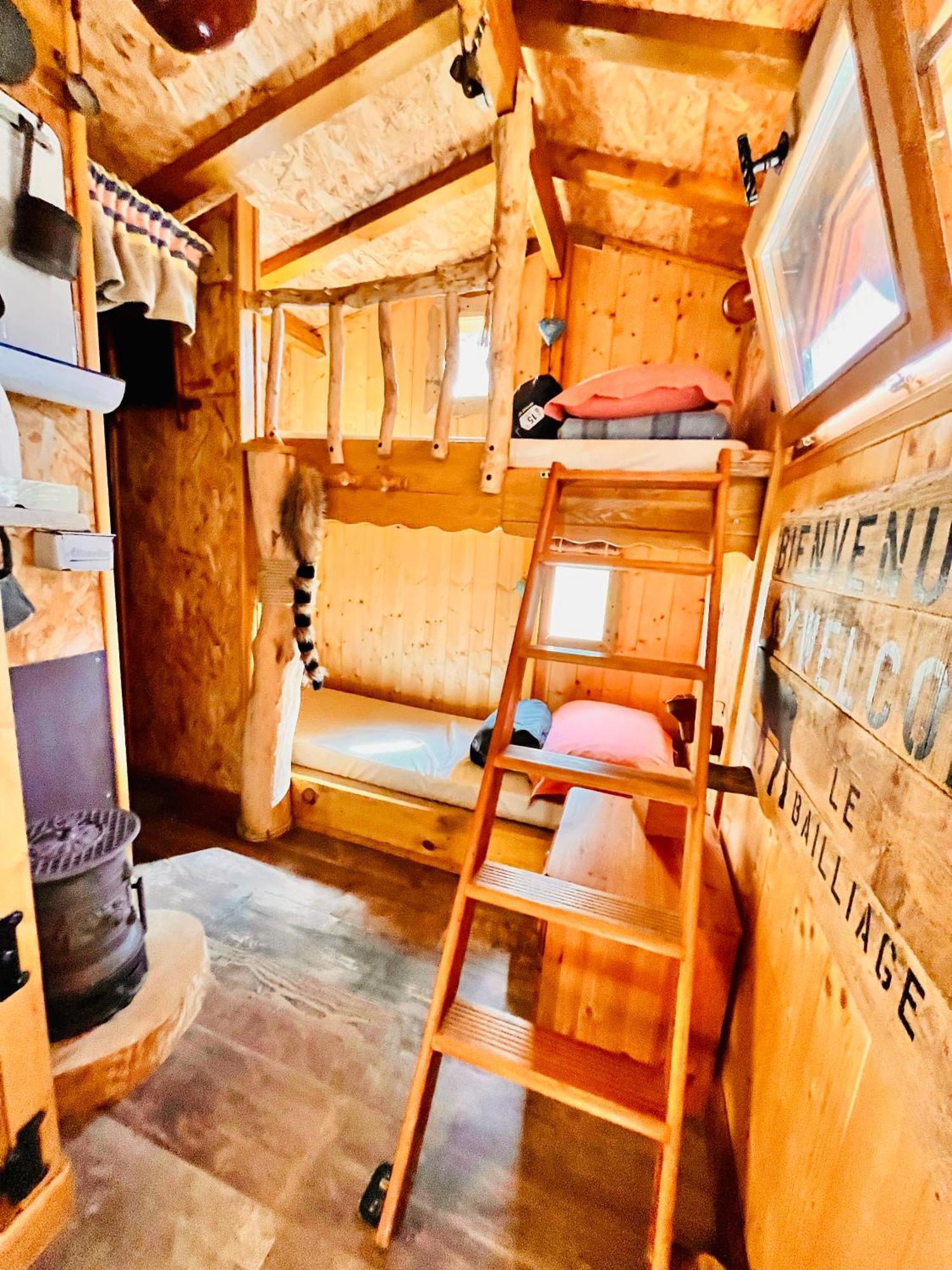 La Cabane Perchee Du Trappeur Ecrainville Экстерьер фото