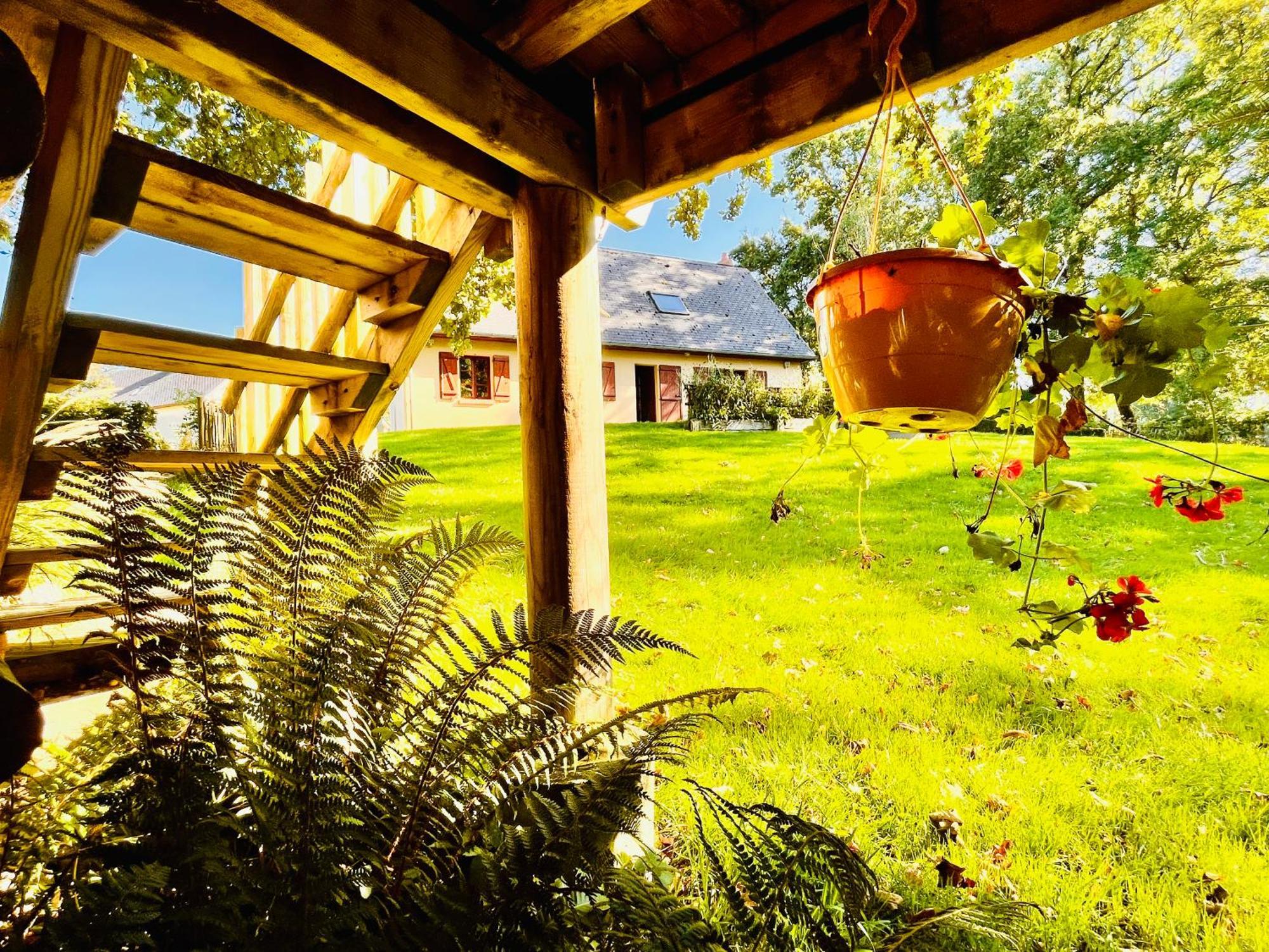 La Cabane Perchee Du Trappeur Ecrainville Экстерьер фото