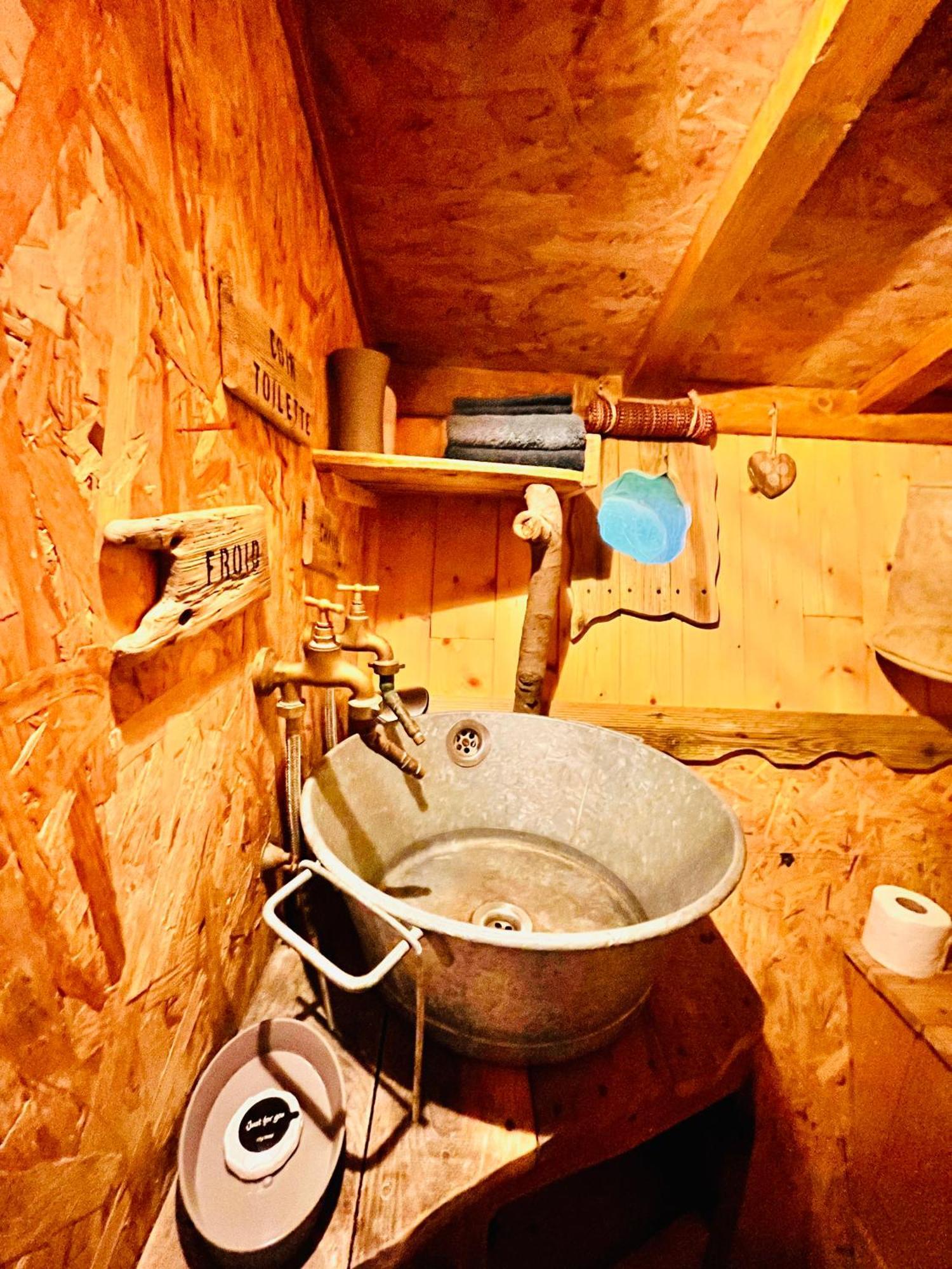 La Cabane Perchee Du Trappeur Ecrainville Экстерьер фото