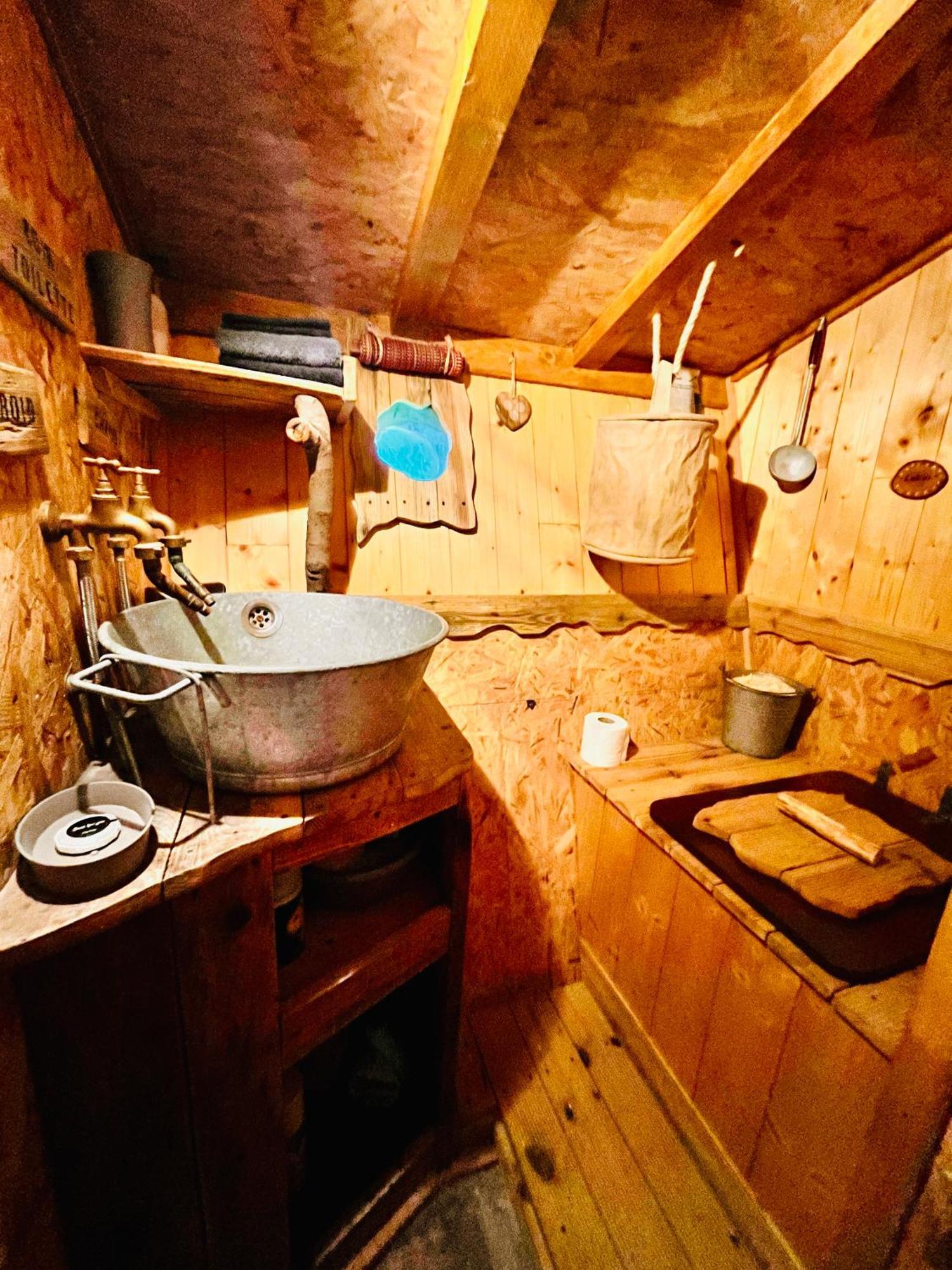 La Cabane Perchee Du Trappeur Ecrainville Экстерьер фото