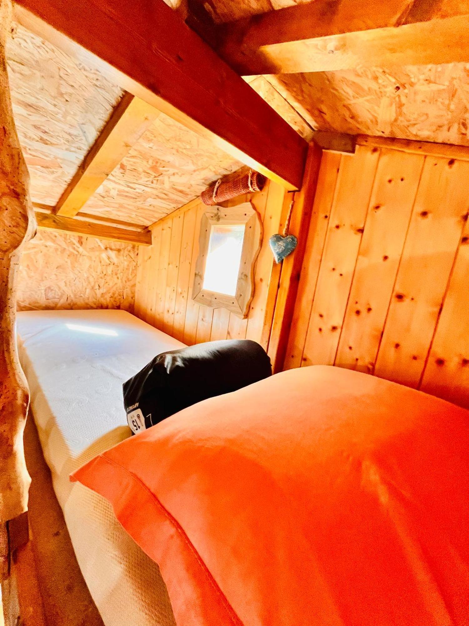 La Cabane Perchee Du Trappeur Ecrainville Экстерьер фото